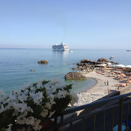 Miramare Giardini-Naxos