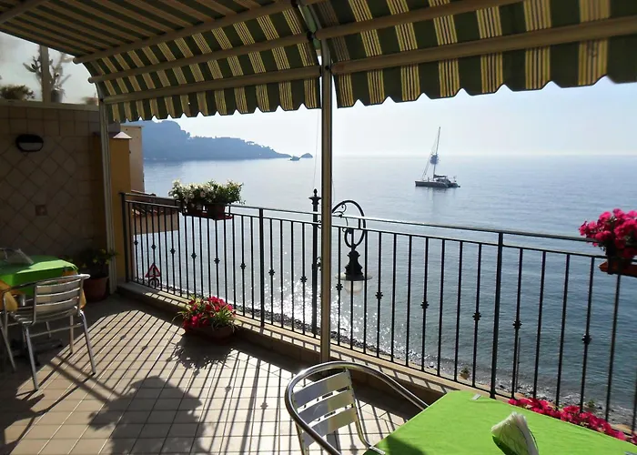 Alojamento de Acomodação e Pequeno-almoço Miramare Giardini Naxos