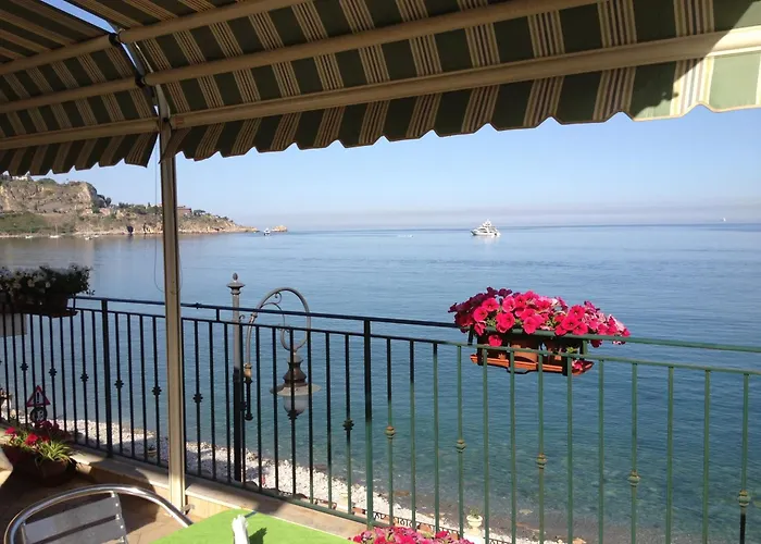 Miramare Giardini-Naxos