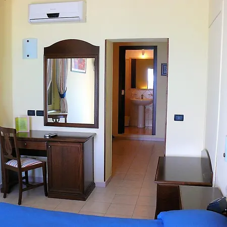 Miramare Oda ve Kahvaltı 4*