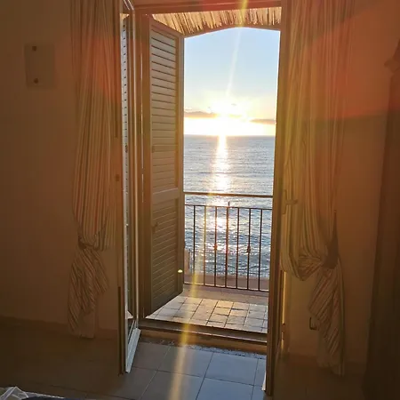 Oda ve Kahvaltı Miramare