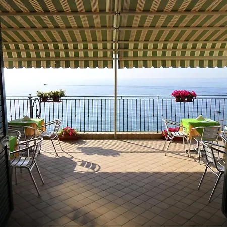 Oda ve Kahvaltı Miramare